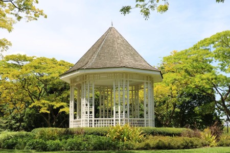 You are currently viewing How to Incorporate Feng Shui Energy Ornaments into Your Garden Design